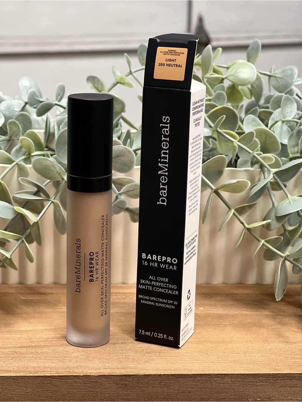 bareMinerals BAREPRO Concealer - Light 250 Neutral (Matte)